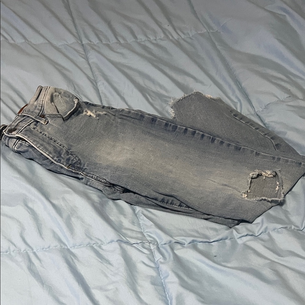 Lucky Brand Women's light wash distressed Ankle Jeans